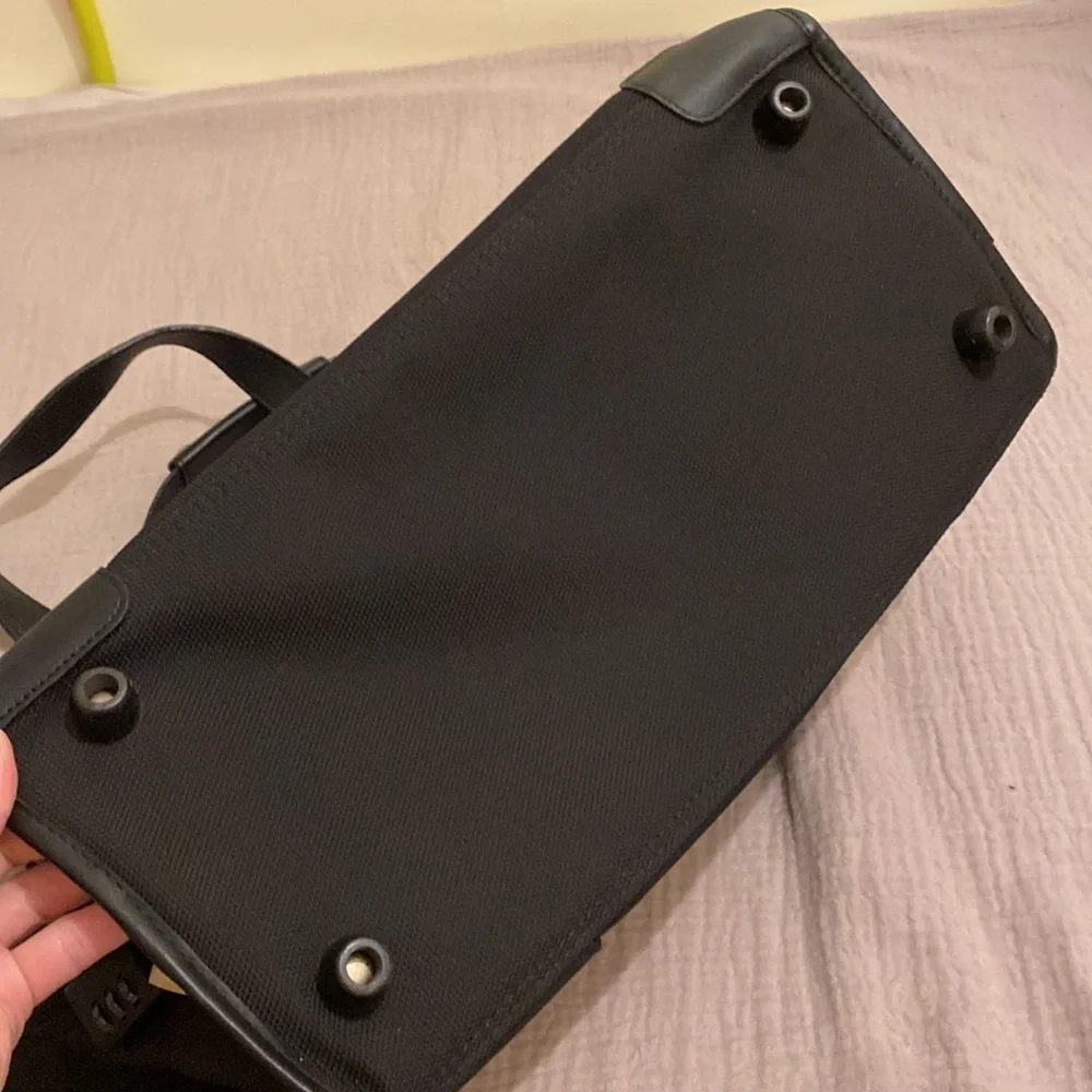 LaARK BLACK WEEKENDER BAG . Very good condition